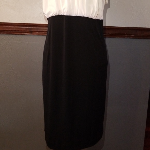 Dress - Sheath - Picture 3 of 4